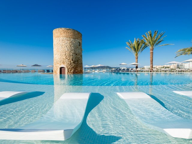 Luxe 4*-hotel op <b>Ibiza</b> incl. vlucht en transfer