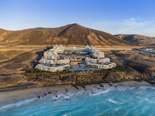 Luxe 4*-hotel op het levendige <b>Fuerteventura</b> incl. vlucht en ontbijt