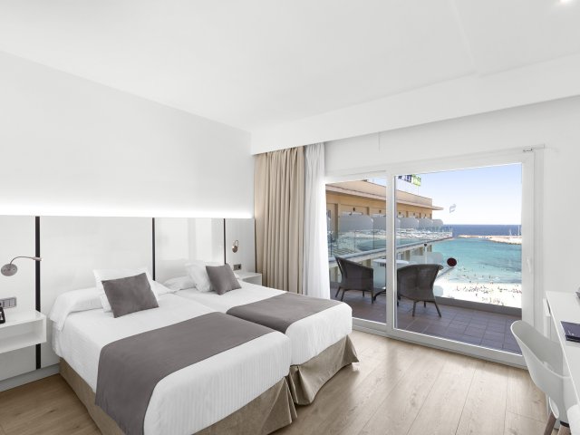 4*-Adults Only hotel direct aan het strand op <b>Mallorca</b> incl. vlucht en transfer